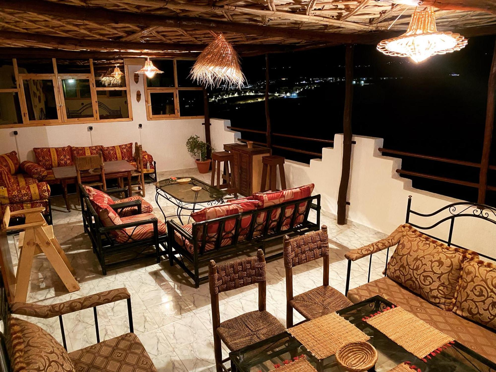 Red Carpet Surf Camp Sea, Mountain & Garden Escape Hotell Tamraght Exteriör bild