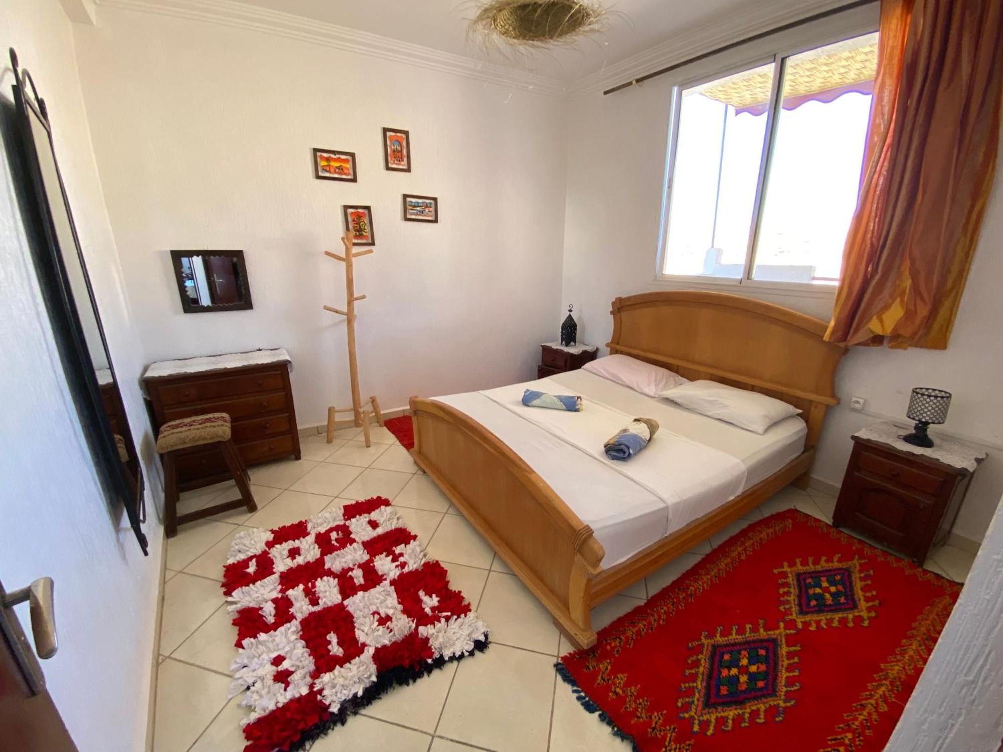 Red Carpet Surf Camp Sea, Mountain & Garden Escape Hotell Tamraght Exteriör bild